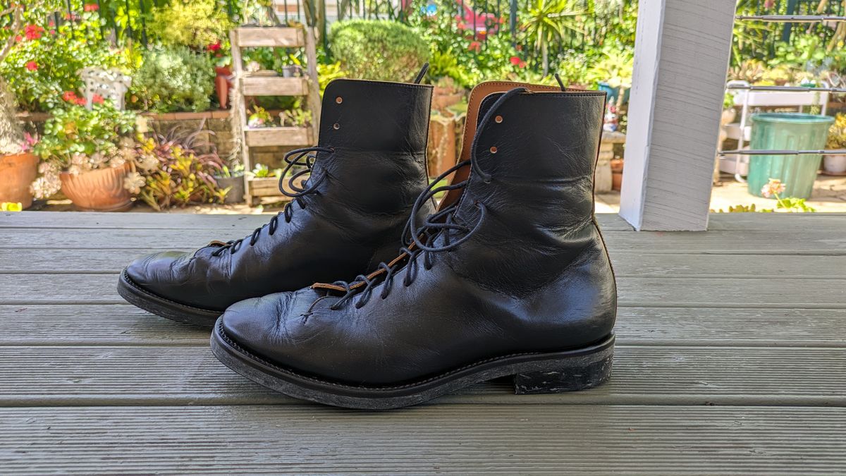 Photo by Togebough on December 3, 2023 of the Briselblack The Buck Wholecut Lace to Toe in Shinki Black Latigo Teacore Horsehide.