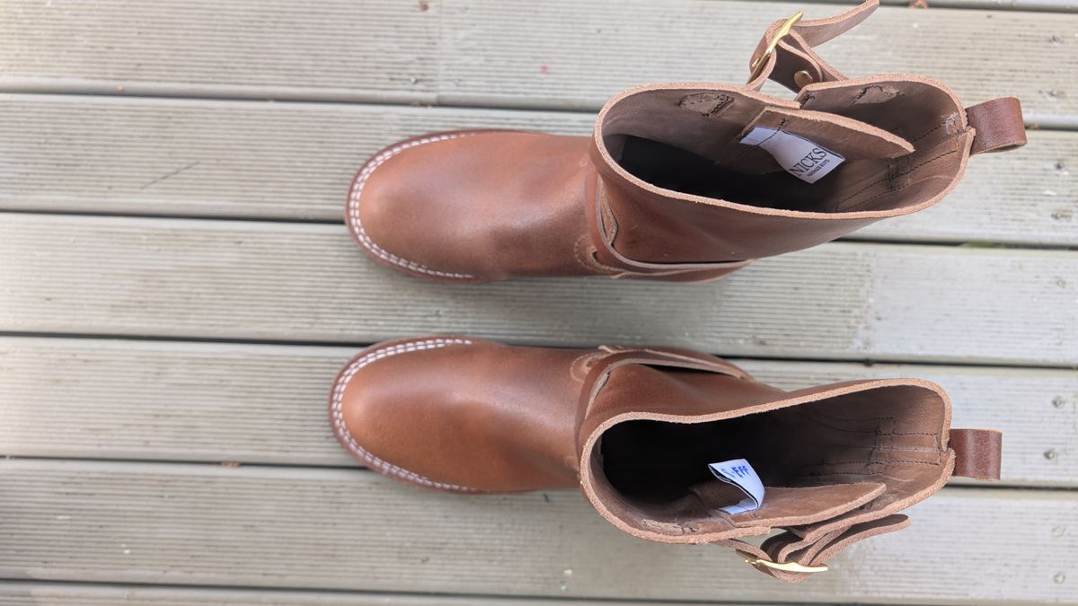 Photo by Togebough on November 1, 2025 of the Nicks Pullman in Horween Ember Waxed Flesh.