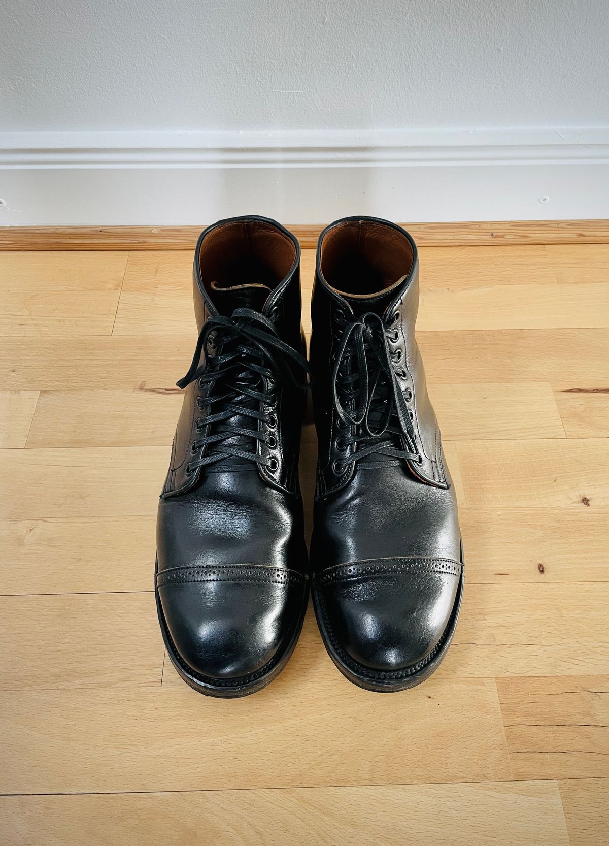 Photo by fritzbaargeld on November 5, 2022 of the Viberg Service Boot in Shinki Black Oiled Horsebutt.