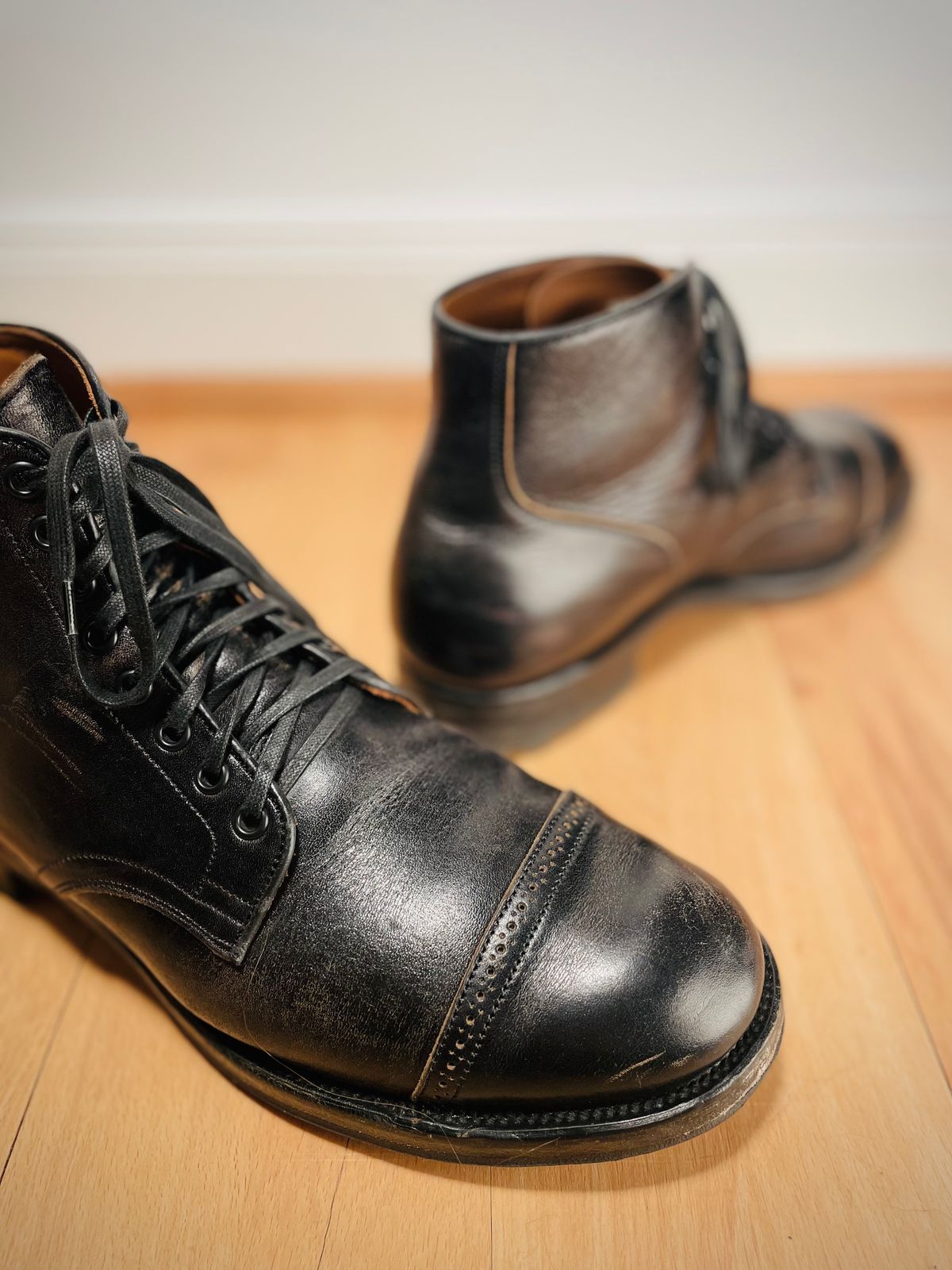 Photo by fritzbaargeld on December 4, 2022 of the Viberg Service Boot in Shinki Black Oiled Horsebutt.