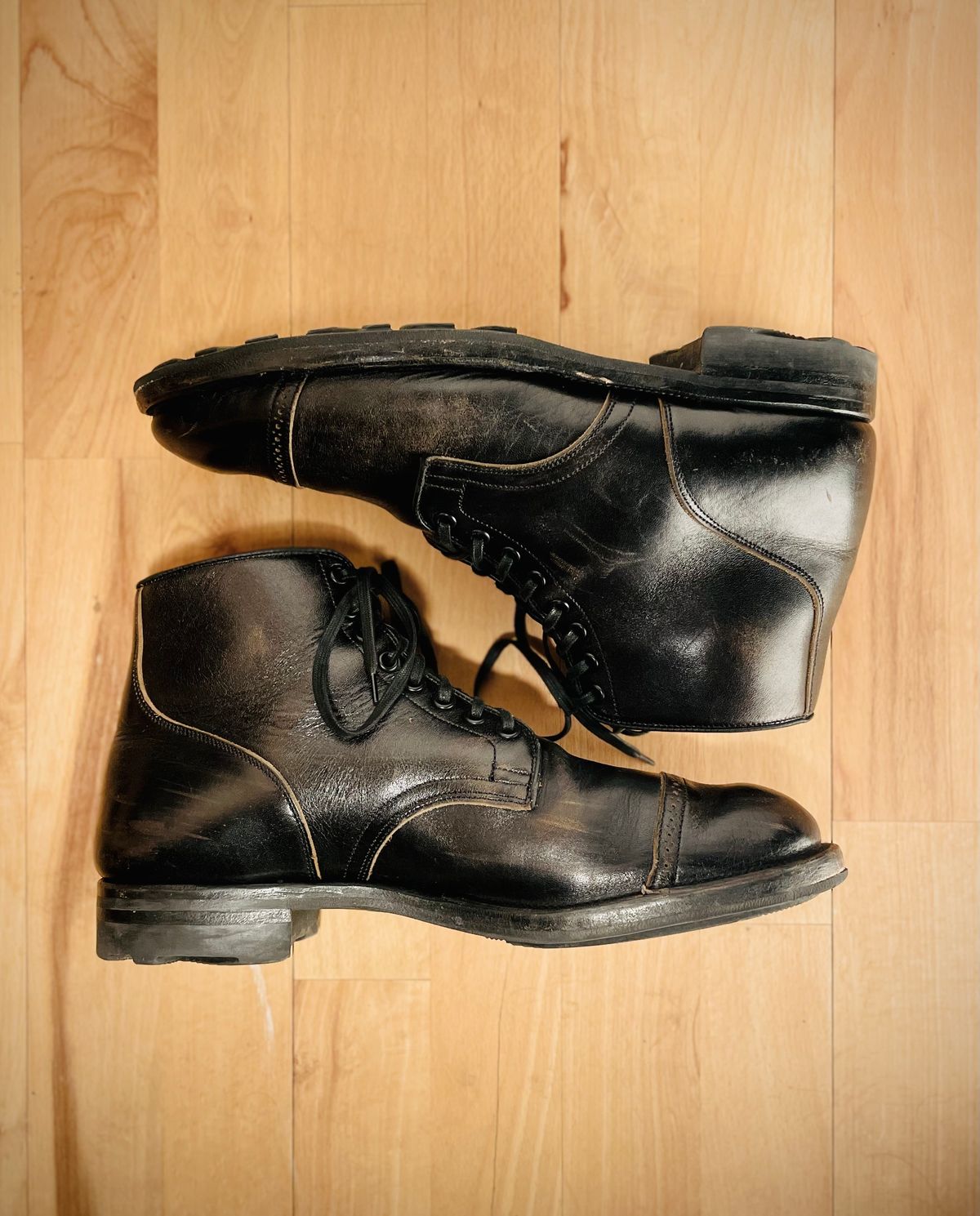 Photo by fritzbaargeld on December 4, 2022 of the Viberg Service Boot in Shinki Black Oiled Horsebutt.