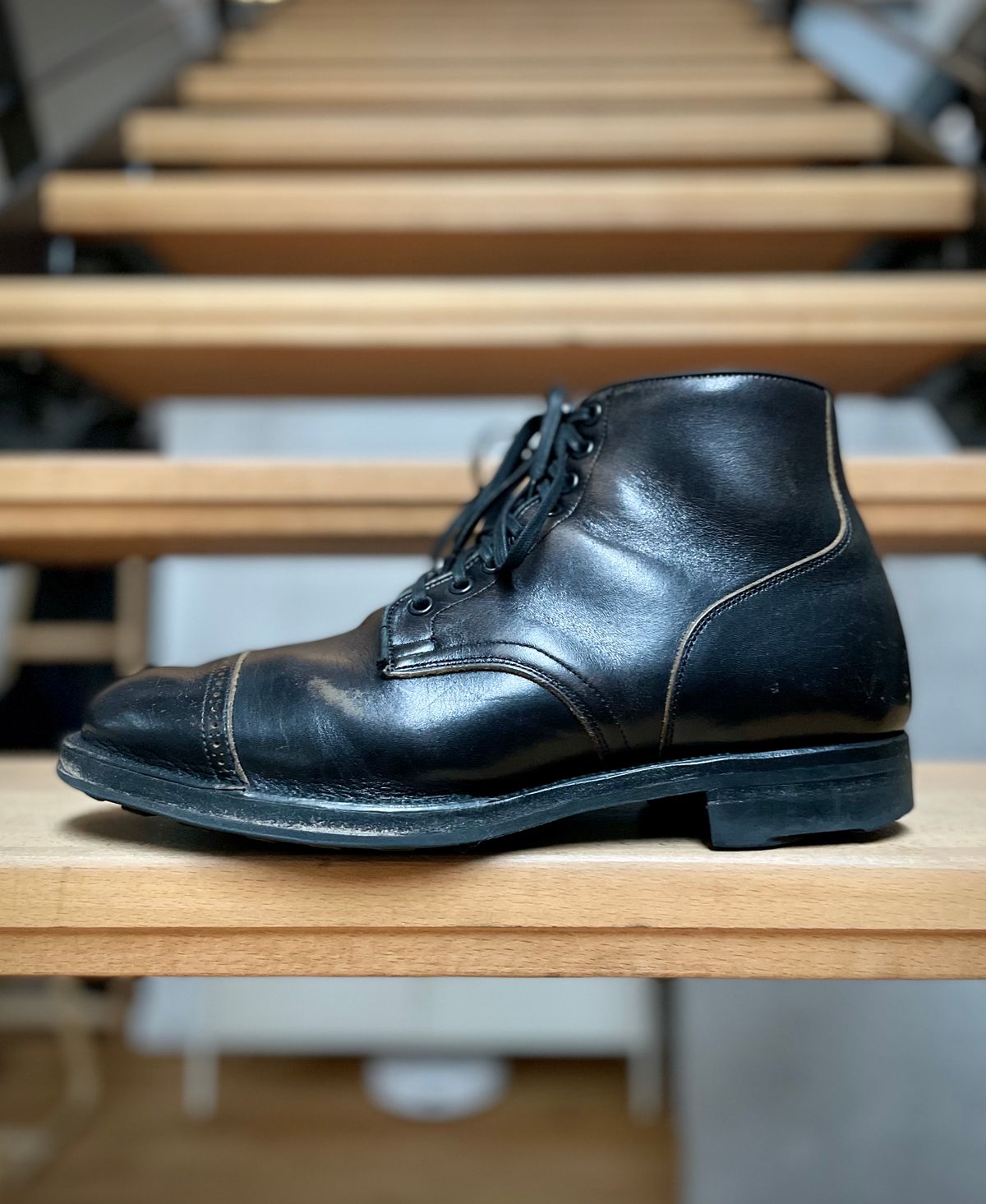 Photo by fritzbaargeld on February 4, 2023 of the Viberg Service Boot in Shinki Black Oiled Horsebutt.