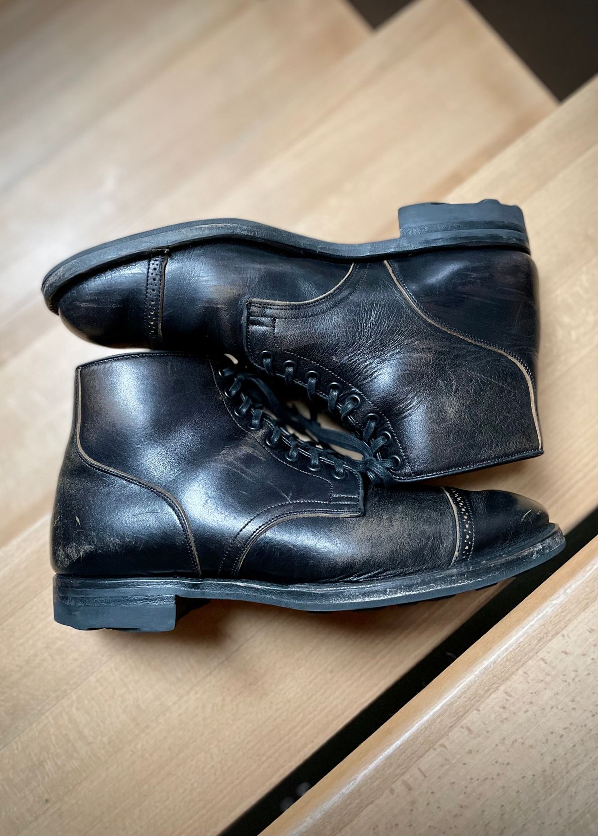 Photo by fritzbaargeld on February 4, 2023 of the Viberg Service Boot in Shinki Black Oiled Horsebutt.