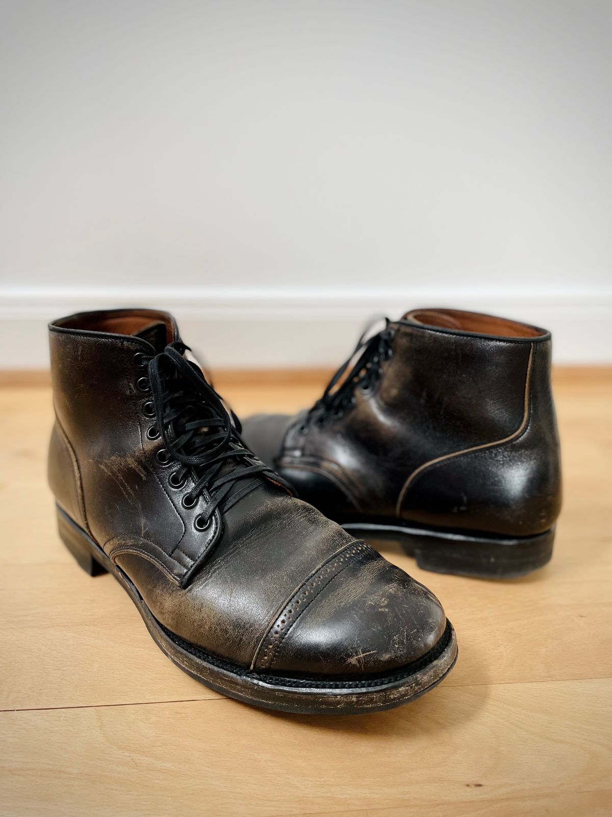 Photo by fritzbaargeld on March 5, 2023 of the Viberg Service Boot in Shinki Black Oiled Horsebutt.