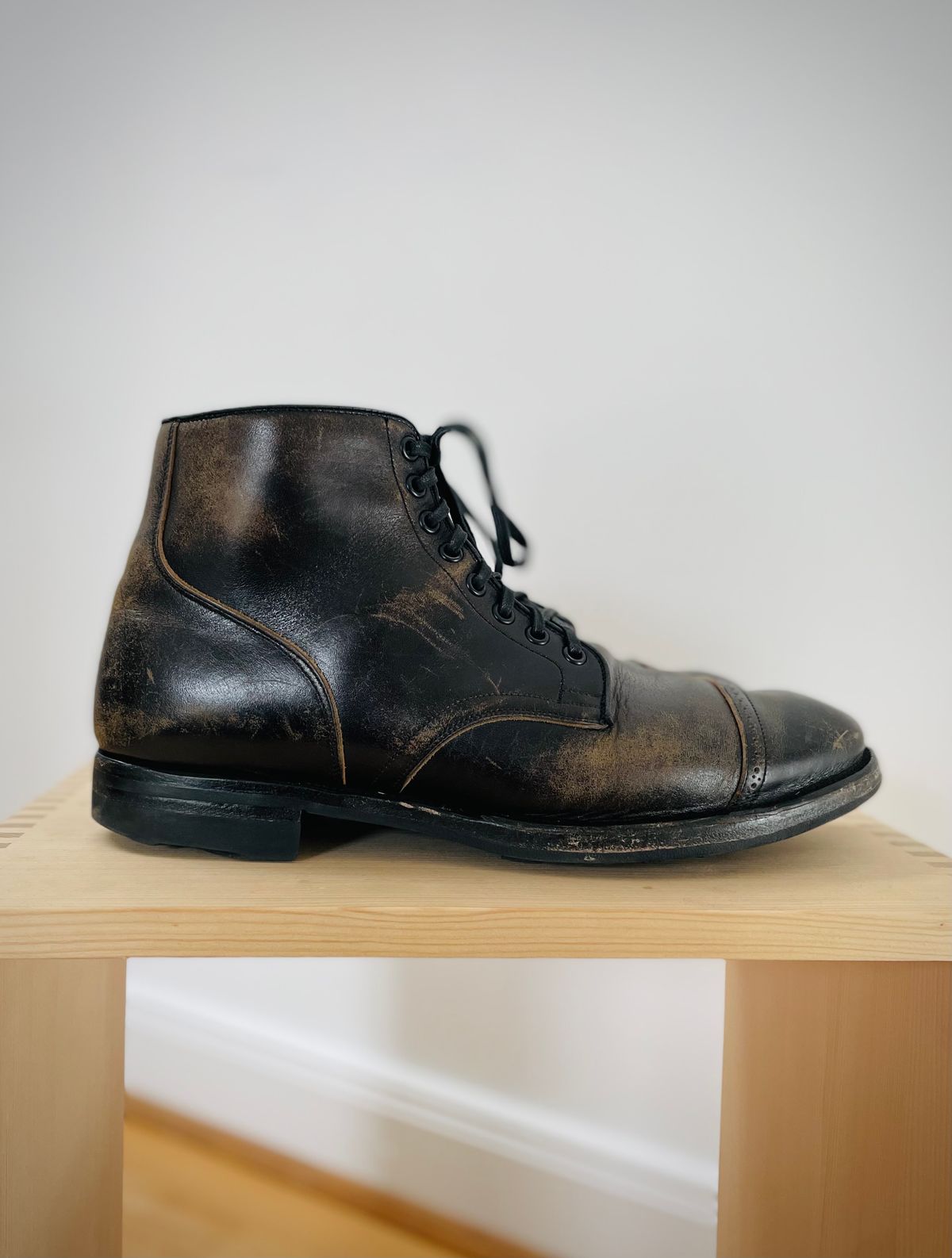 Photo by fritzbaargeld on March 5, 2023 of the Viberg Service Boot in Shinki Black Oiled Horsebutt.