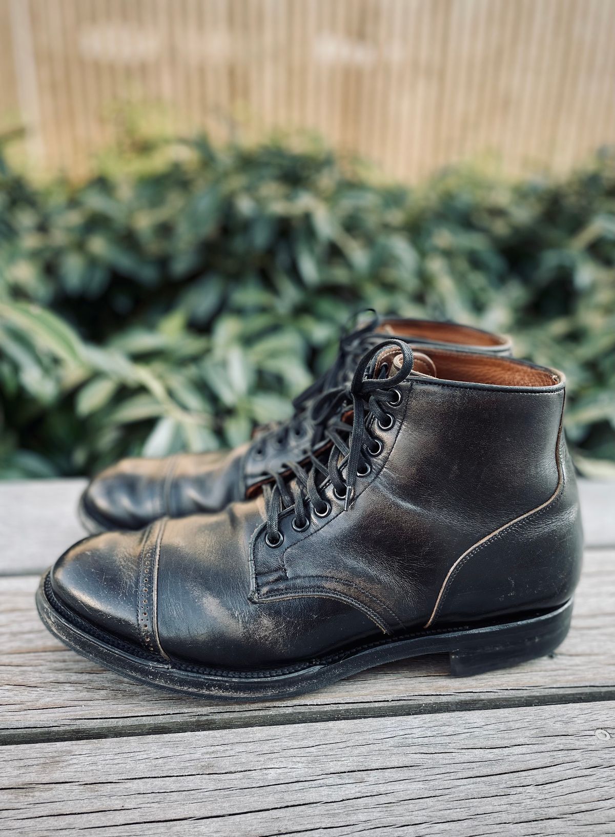 Photo by fritzbaargeld on April 5, 2023 of the Viberg Service Boot in Shinki Black Oiled Horsebutt.
