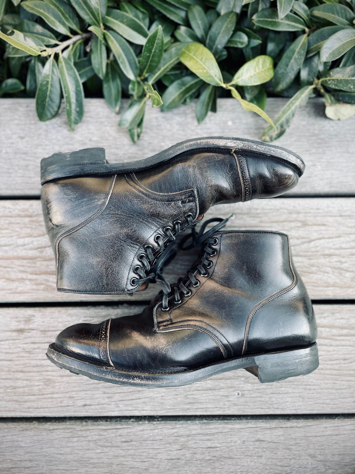 Photo by fritzbaargeld on April 5, 2023 of the Viberg Service Boot in Shinki Black Oiled Horsebutt.