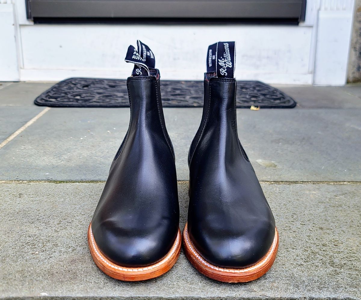 Photo by ouroboros3031 on November 9, 2023 of the R.M. Williams Classic Turnout Boot in Black Yearling.