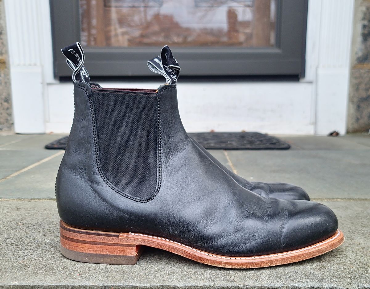 Photo by ouroboros3031 on December 6, 2023 of the R.M. Williams Classic Turnout Boot in Black Yearling.