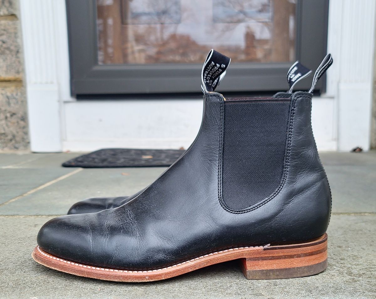 Photo by ouroboros3031 on December 6, 2023 of the R.M. Williams Classic Turnout Boot in Black Yearling.