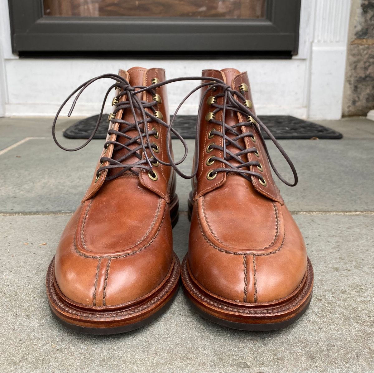 Photo by ouroboros3031 on October 6, 2022 of the Grant Stone Ottawa Boot in Horween Honey Glazed Shell Cordovan.