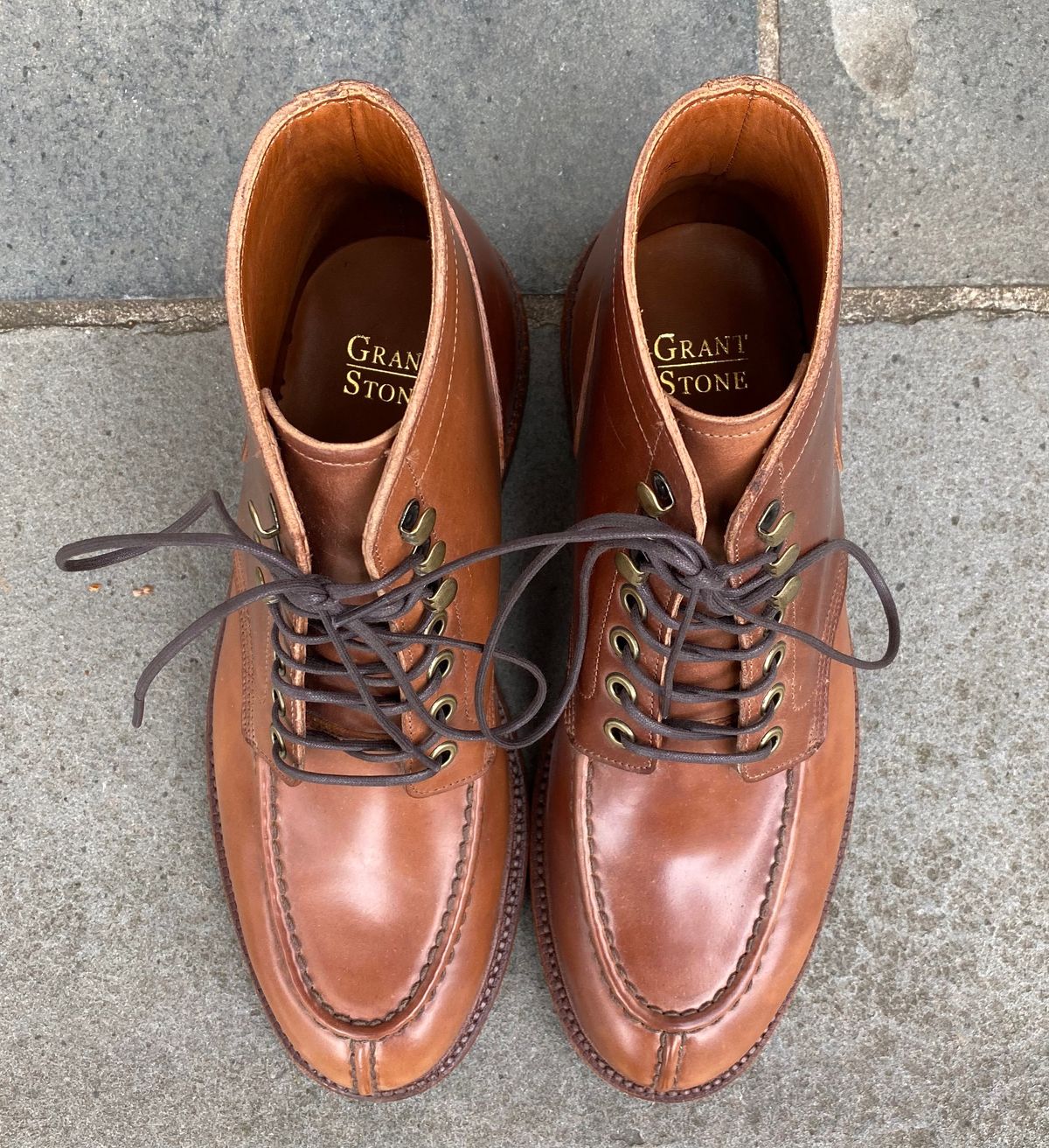 Photo by ouroboros3031 on October 6, 2022 of the Grant Stone Ottawa Boot in Horween Honey Glazed Shell Cordovan.