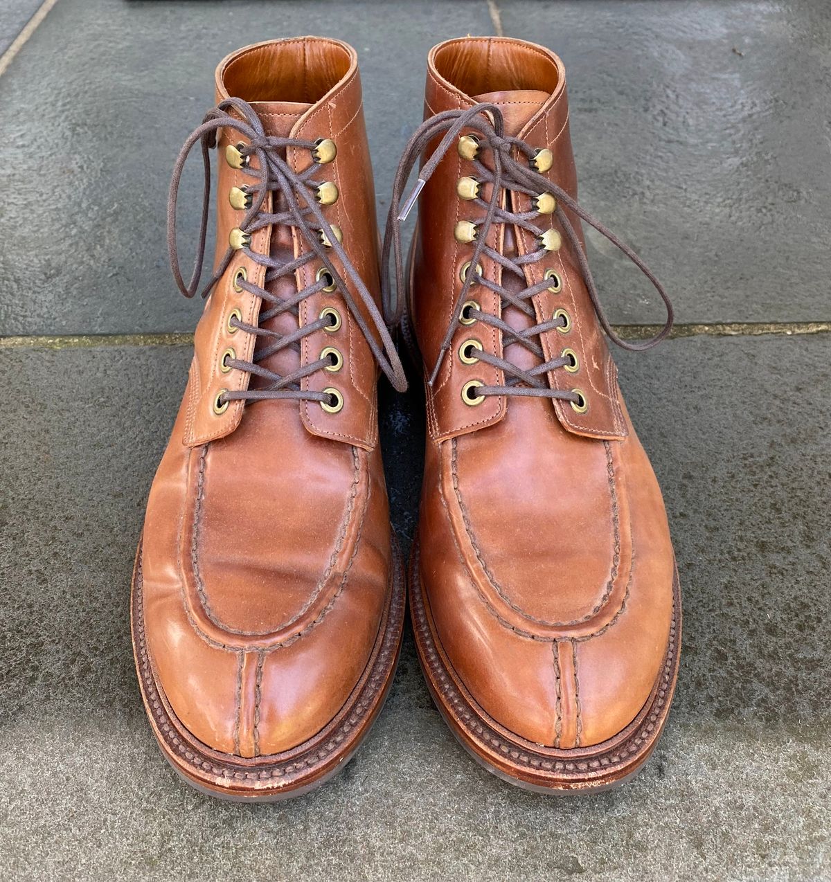 Photo by ouroboros3031 on November 6, 2022 of the Grant Stone Ottawa Boot in Horween Honey Glazed Shell Cordovan.