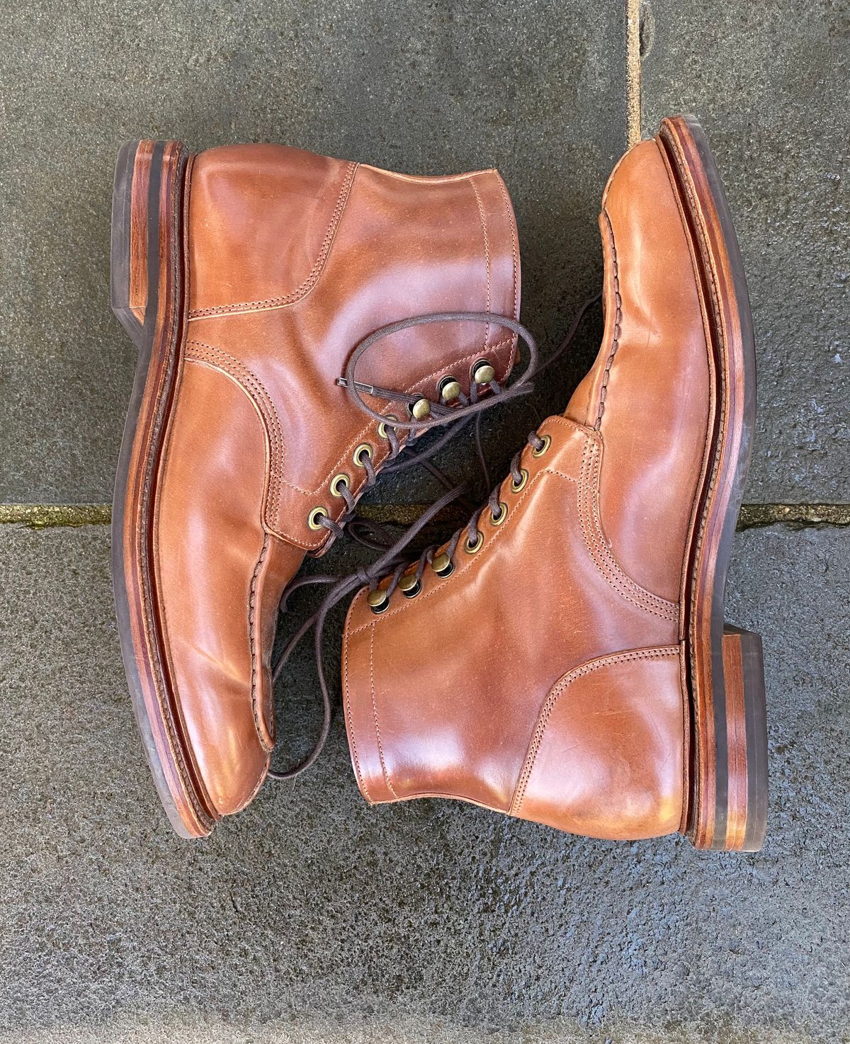 Photo by ouroboros3031 on November 6, 2022 of the Grant Stone Ottawa Boot in Horween Honey Glazed Shell Cordovan.