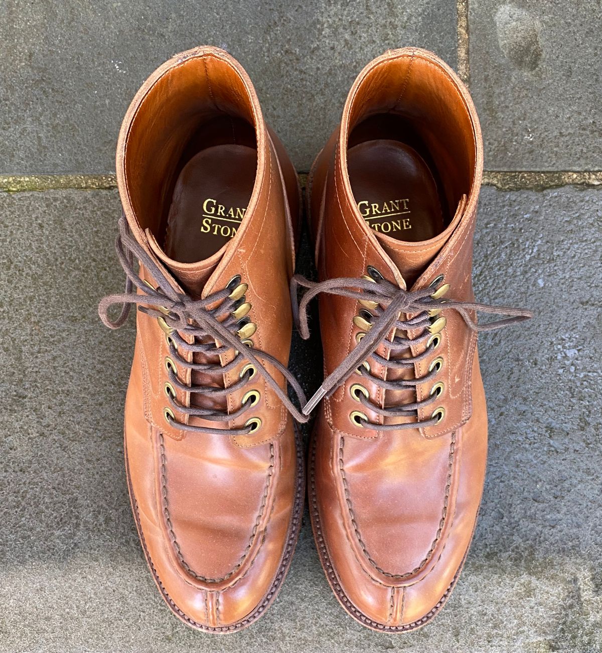 Photo by ouroboros3031 on November 6, 2022 of the Grant Stone Ottawa Boot in Horween Honey Glazed Shell Cordovan.