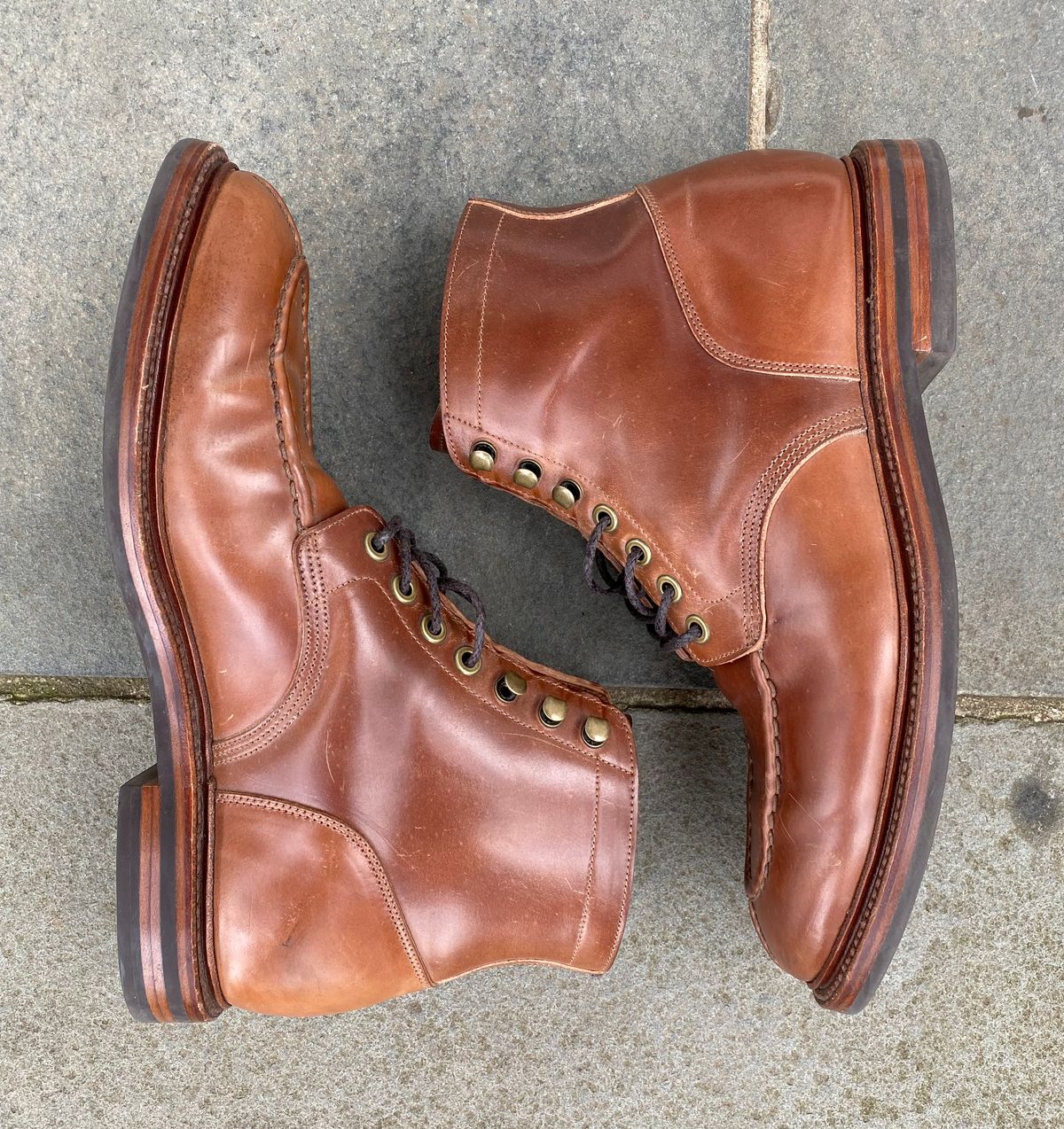 Photo by ouroboros3031 on December 6, 2022 of the Grant Stone Ottawa Boot in Horween Honey Glazed Shell Cordovan.