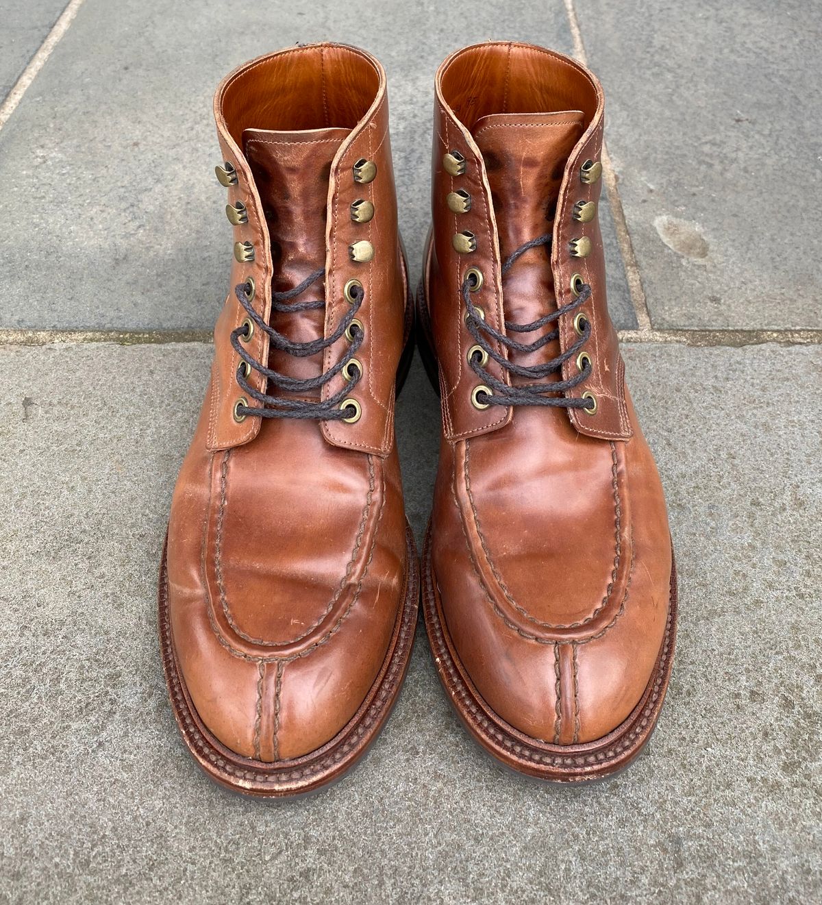 Photo by ouroboros3031 on December 6, 2022 of the Grant Stone Ottawa Boot in Horween Honey Glazed Shell Cordovan.