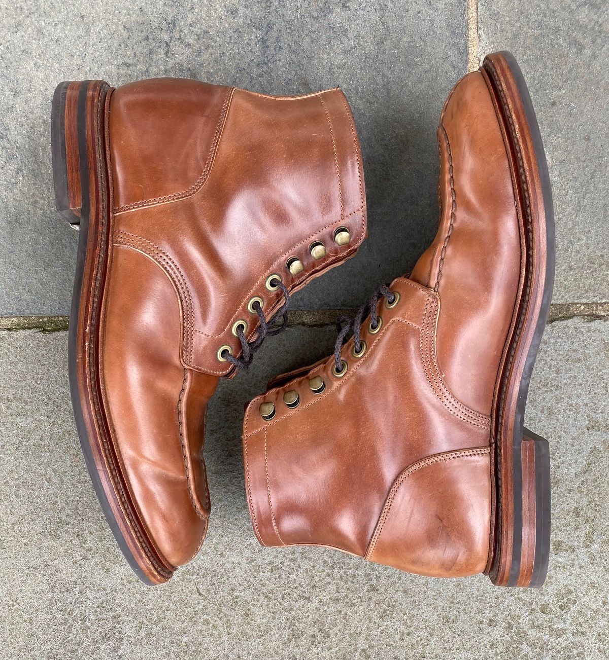 Photo by ouroboros3031 on December 6, 2022 of the Grant Stone Ottawa Boot in Horween Honey Glazed Shell Cordovan.