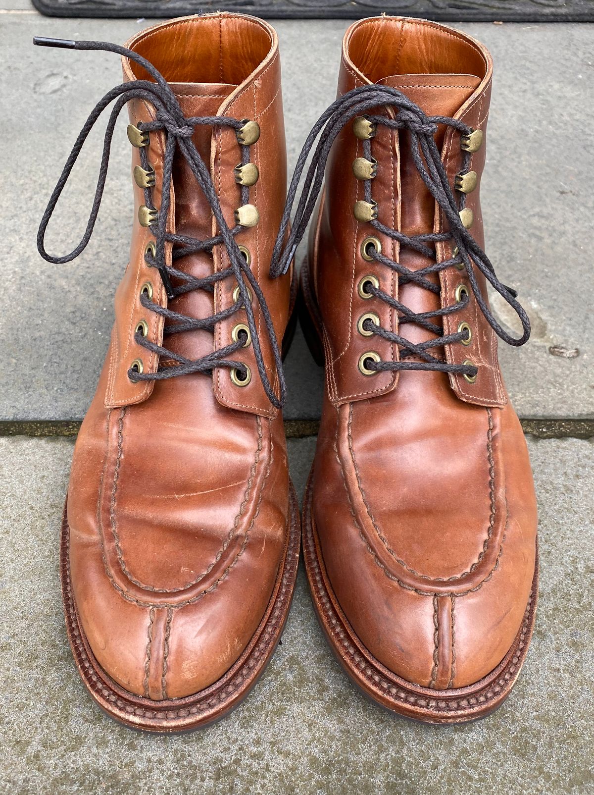 Photo by ouroboros3031 on January 6, 2023 of the Grant Stone Ottawa Boot in Horween Honey Glazed Shell Cordovan.