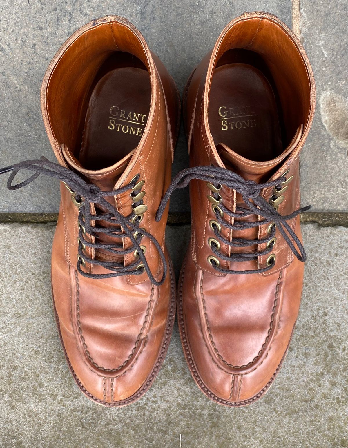 Photo by ouroboros3031 on January 6, 2023 of the Grant Stone Ottawa Boot in Horween Honey Glazed Shell Cordovan.