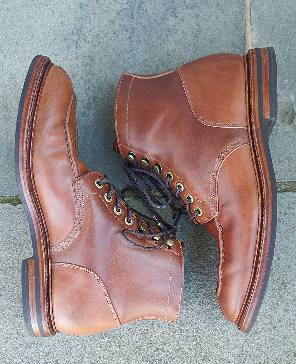 Photo by ouroboros3031 on February 6, 2023 of the Grant Stone Ottawa Boot in Horween Honey Glazed Shell Cordovan.