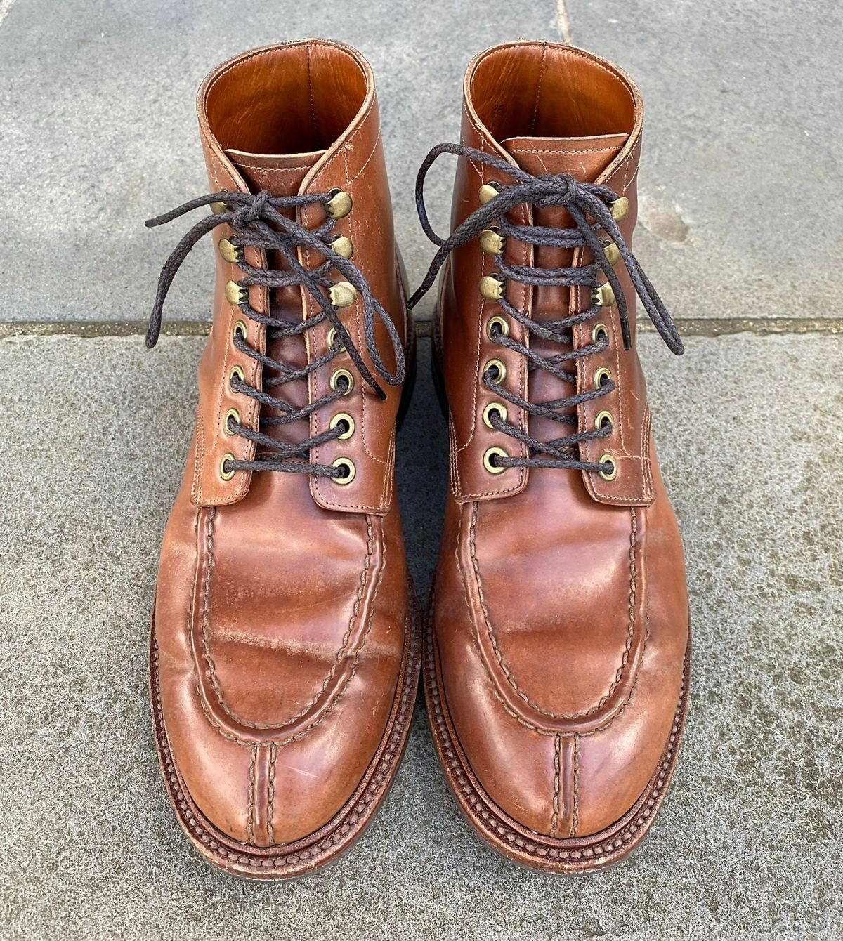 Photo by ouroboros3031 on March 6, 2023 of the Grant Stone Ottawa Boot in Horween Honey Glazed Shell Cordovan.