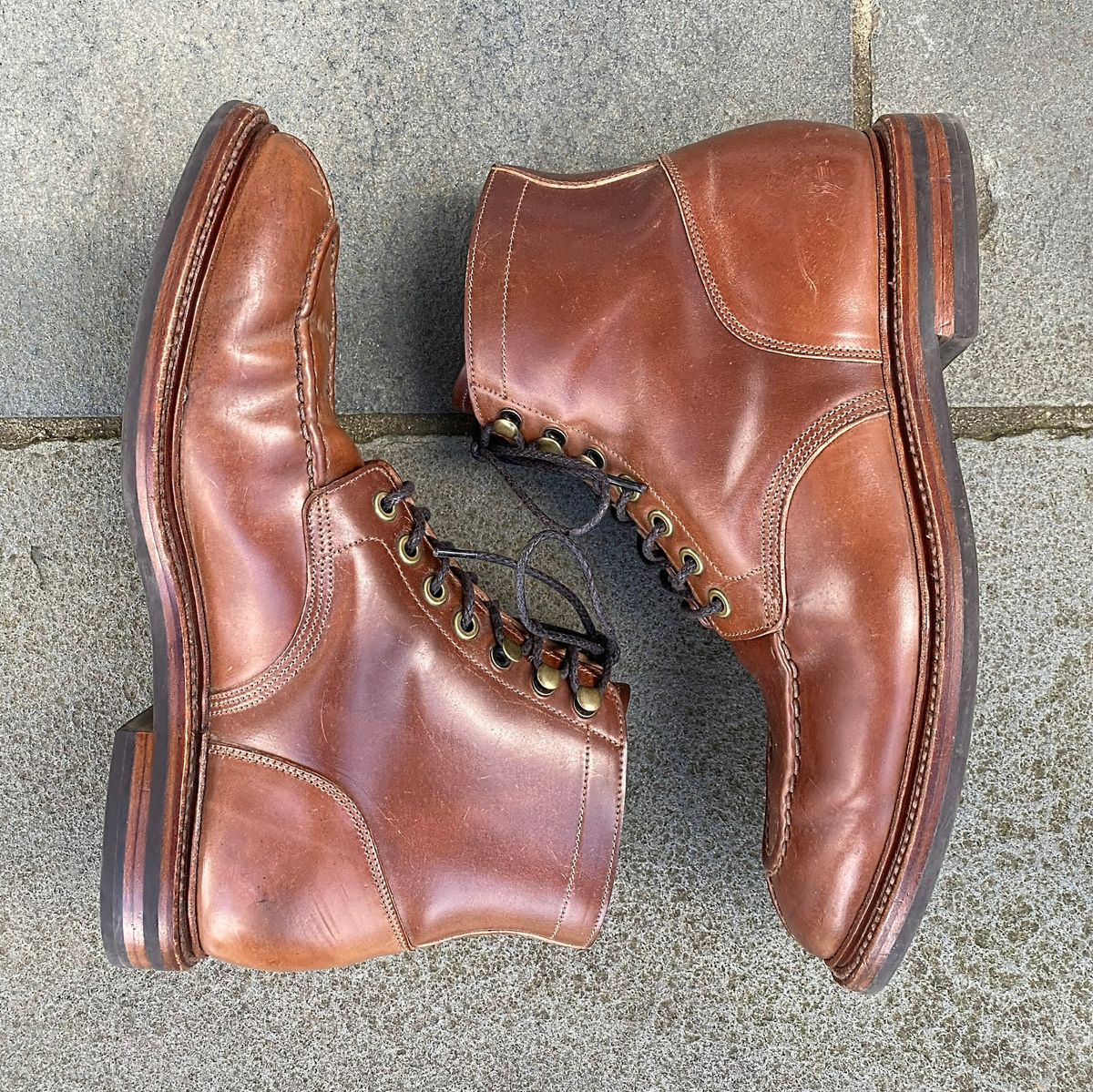Photo by ouroboros3031 on March 6, 2023 of the Grant Stone Ottawa Boot in Horween Honey Glazed Shell Cordovan.