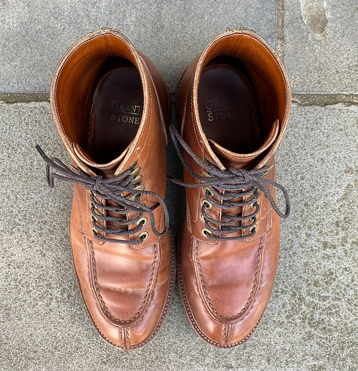 Photo by ouroboros3031 on March 6, 2023 of the Grant Stone Ottawa Boot in Horween Honey Glazed Shell Cordovan.