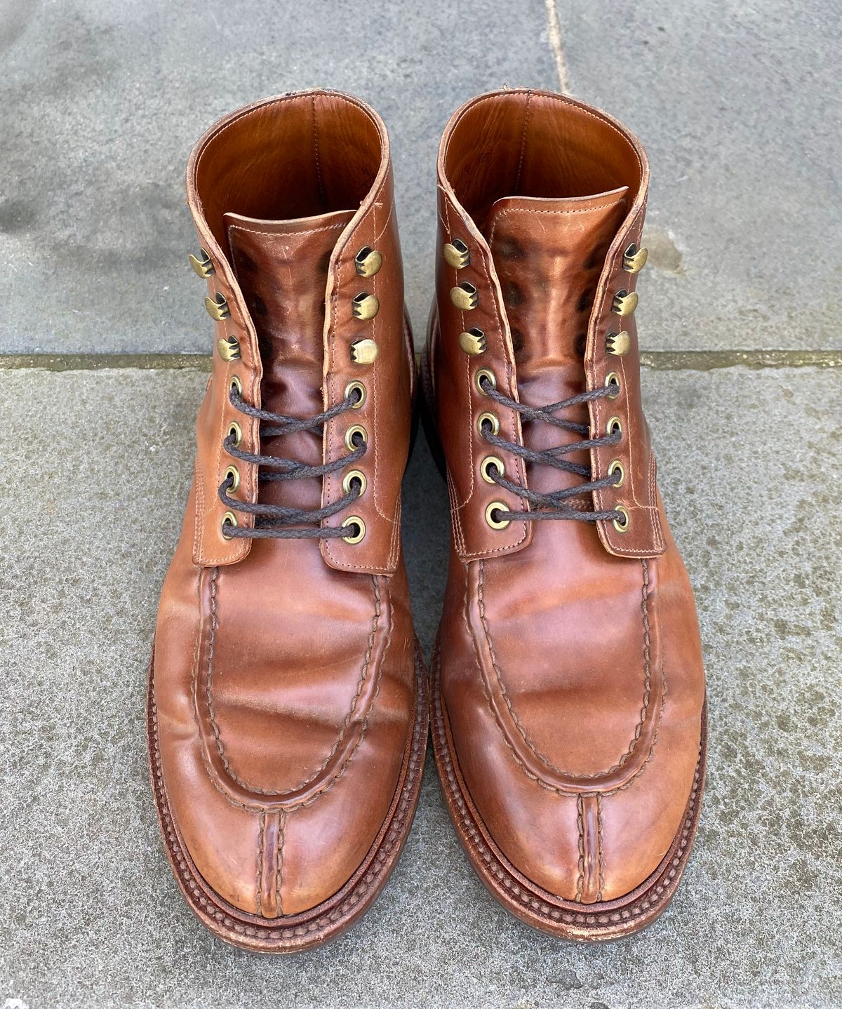 Photo by ouroboros3031 on April 6, 2023 of the Grant Stone Ottawa Boot in Horween Honey Glazed Shell Cordovan.