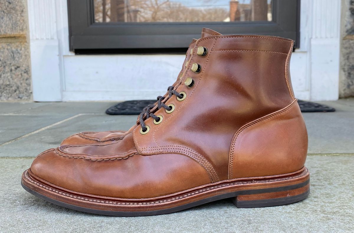 Photo by ouroboros3031 on April 6, 2023 of the Grant Stone Ottawa Boot in Horween Honey Glazed Shell Cordovan.