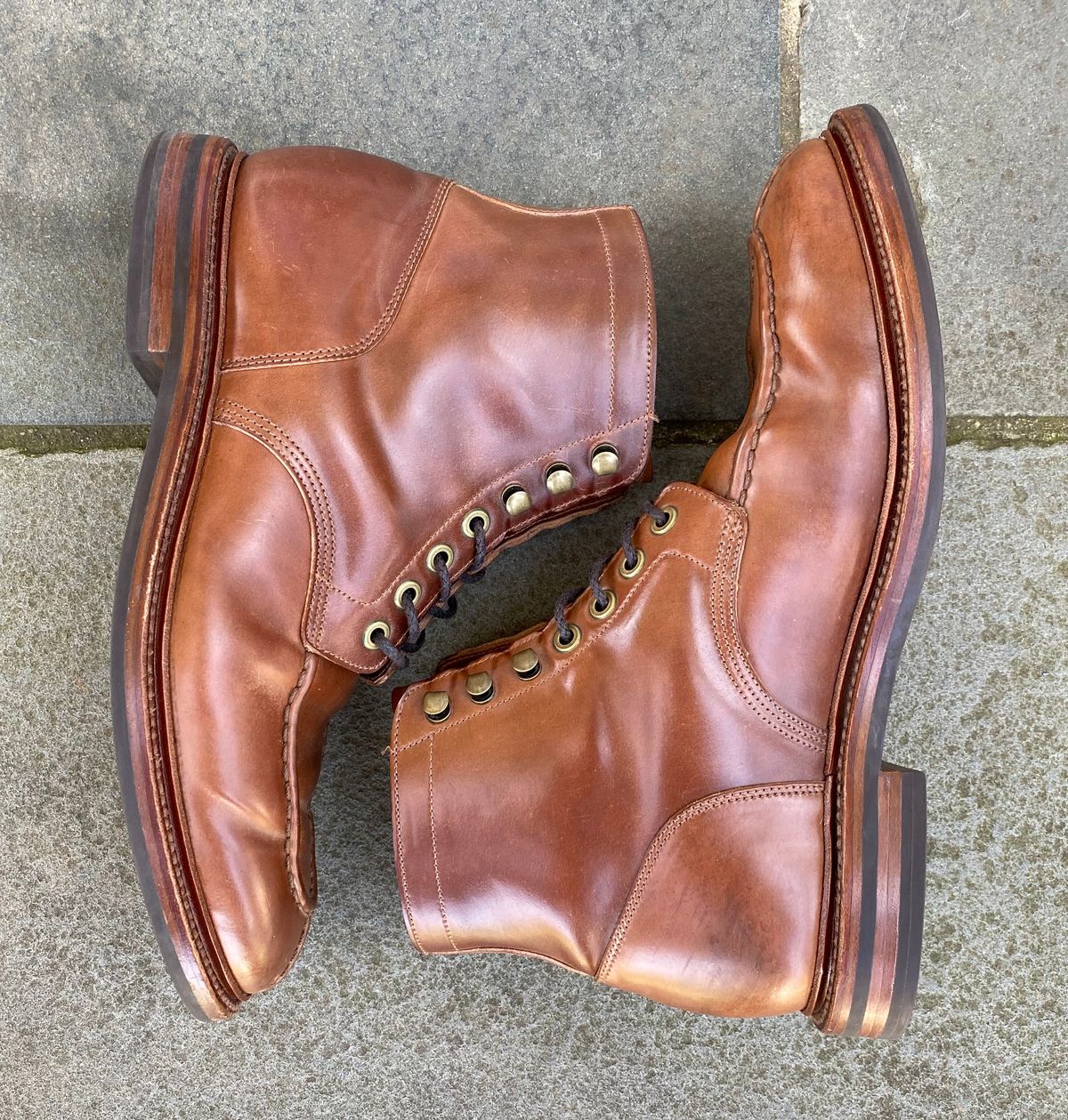 Photo by ouroboros3031 on April 6, 2023 of the Grant Stone Ottawa Boot in Horween Honey Glazed Shell Cordovan.