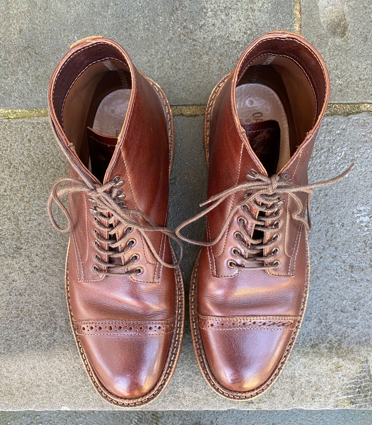 Photo by ouroboros3031 on November 6, 2022 of the Oak Street Bootmakers Lakeshore Boot in Unlisted Leather.