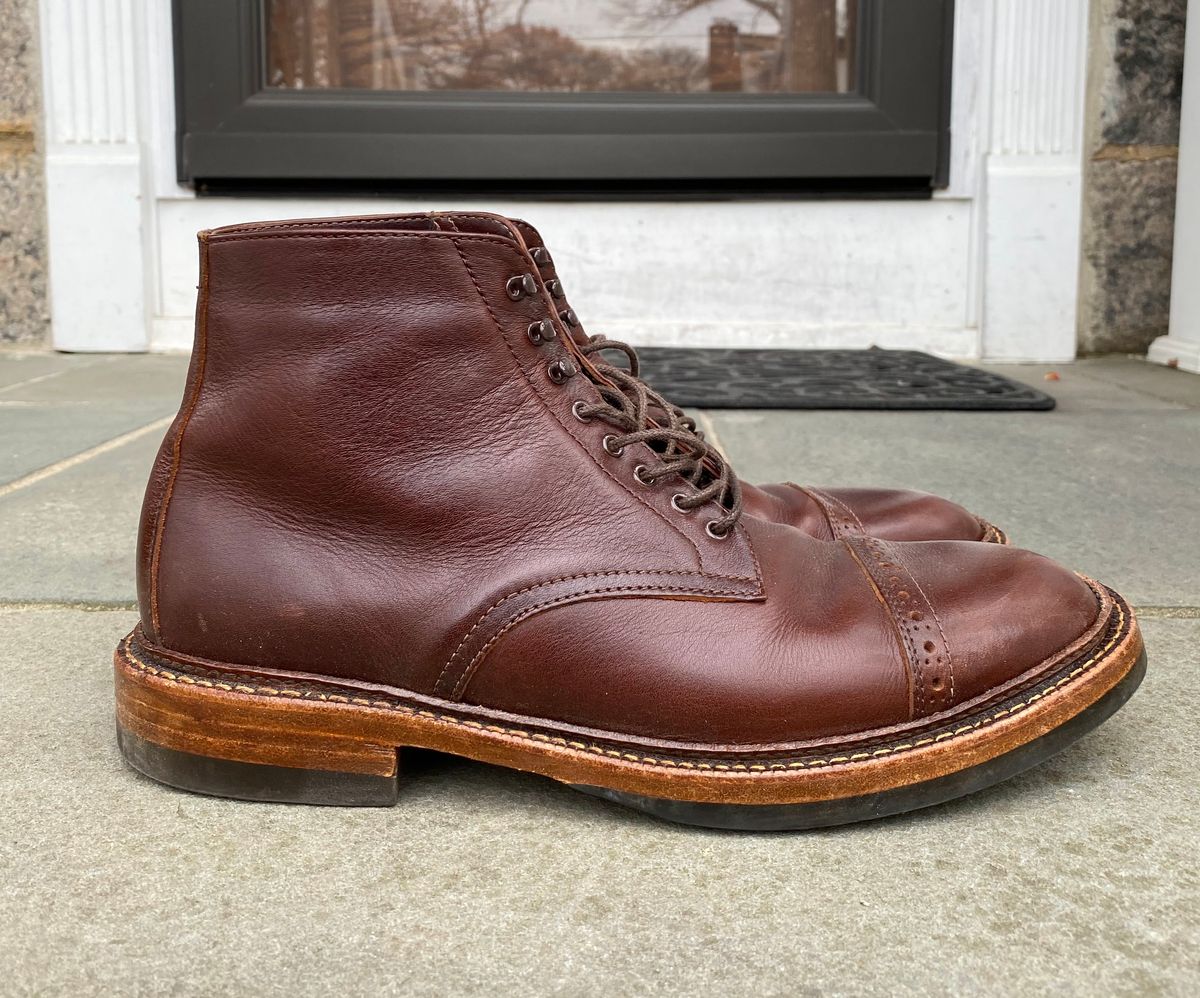 Photo by ouroboros3031 on December 6, 2022 of the Oak Street Bootmakers Lakeshore Boot in Unlisted Leather.