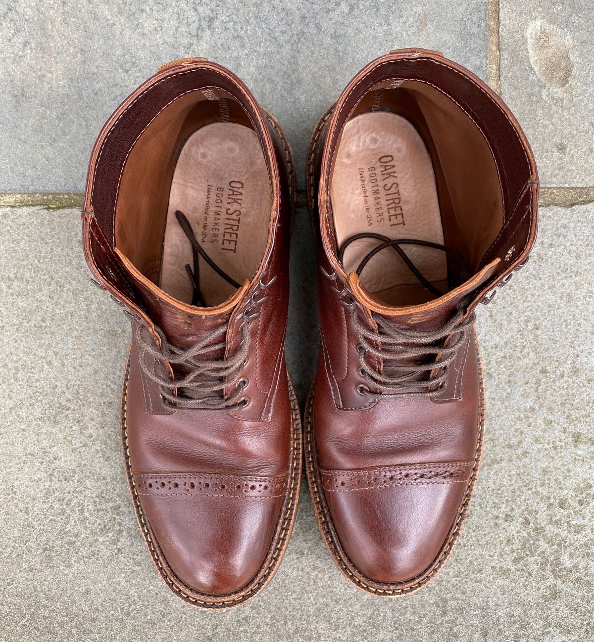 Photo by ouroboros3031 on December 6, 2022 of the Oak Street Bootmakers Lakeshore Boot in Unlisted Leather.