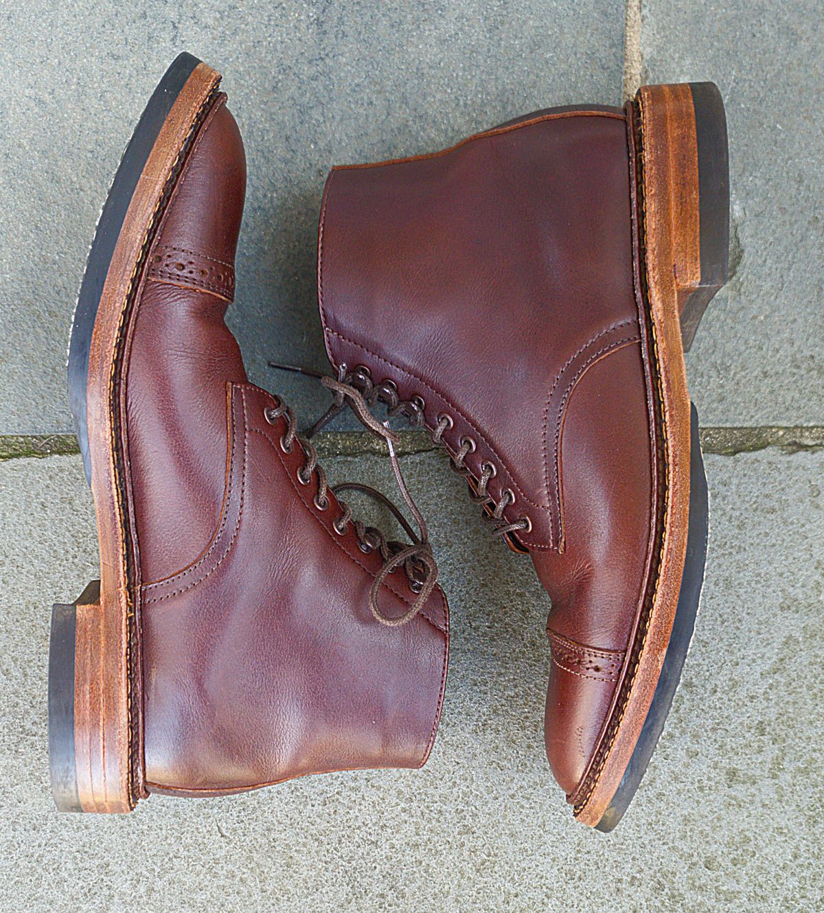 Photo by ouroboros3031 on February 6, 2023 of the Oak Street Bootmakers Lakeshore Boot in Unlisted Leather.