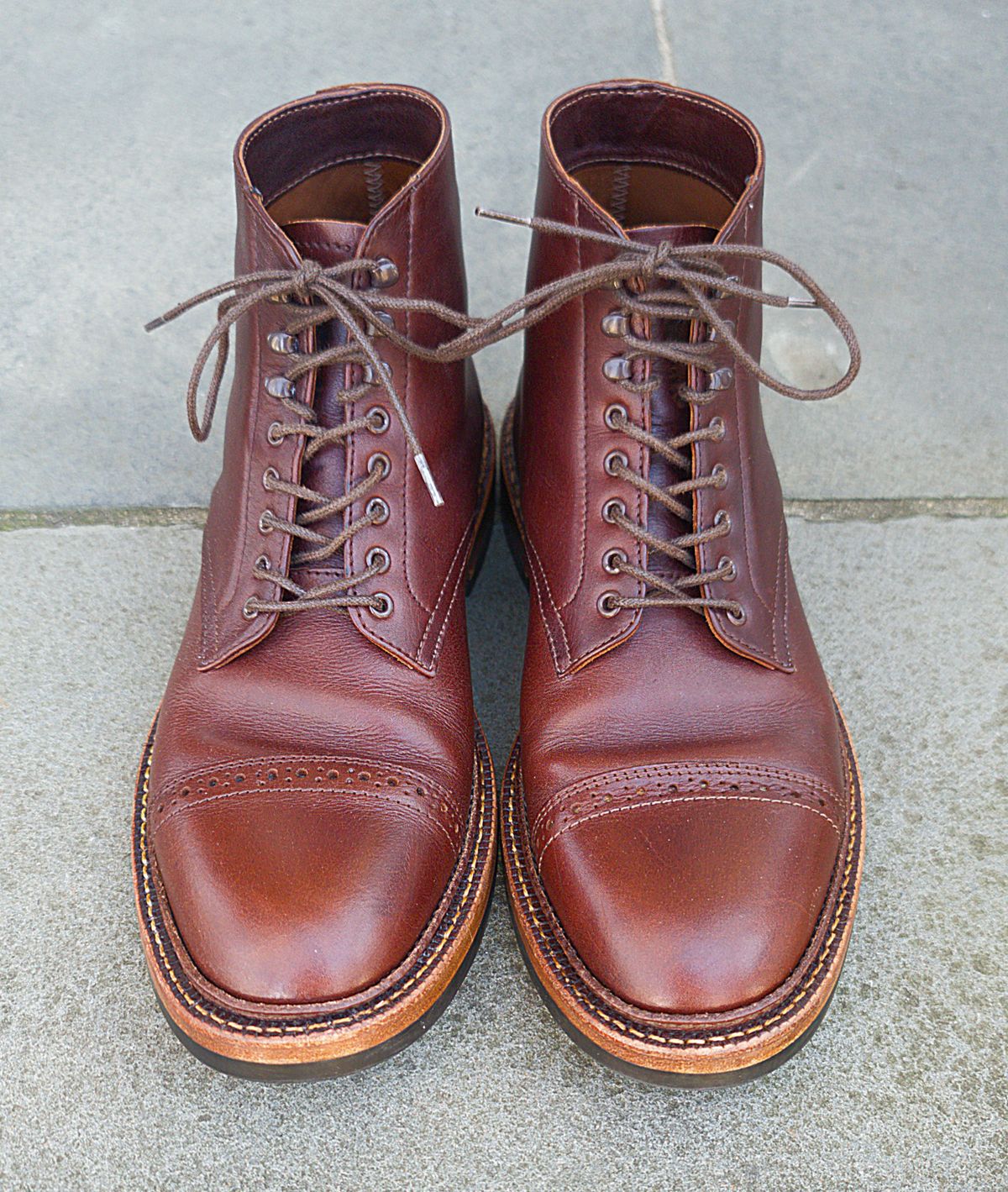 Photo by ouroboros3031 on February 6, 2023 of the Oak Street Bootmakers Lakeshore Boot in Unlisted Leather.