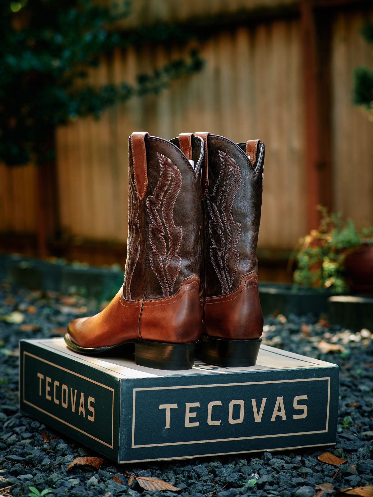 Photo by switch on September 29, 2025 of the Tecovas The Warren in Vintage Tan Cowhide.