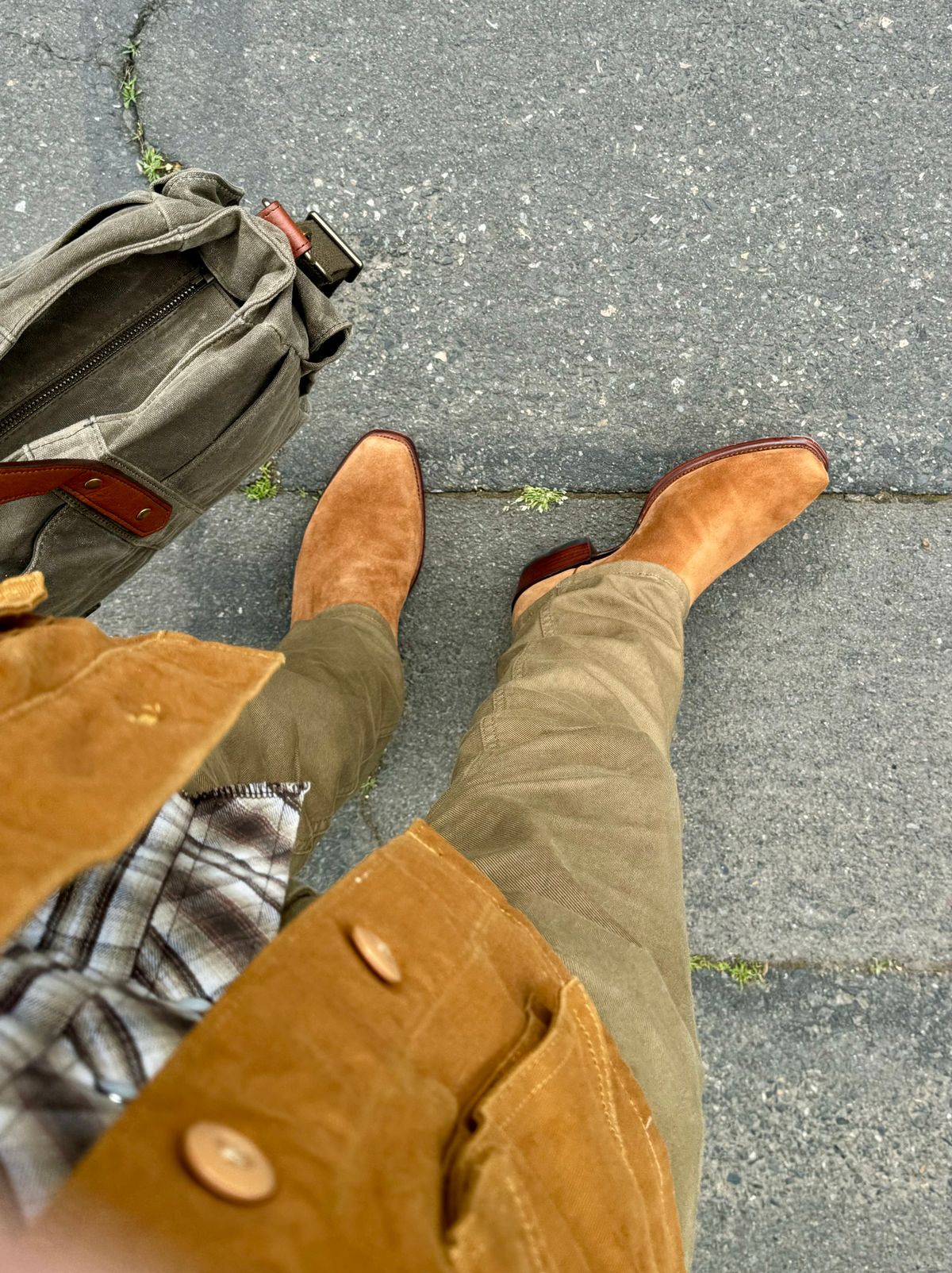 Photo by switch on April 24, 2024 of the Tecovas The Warren in Deerskin Roughout.