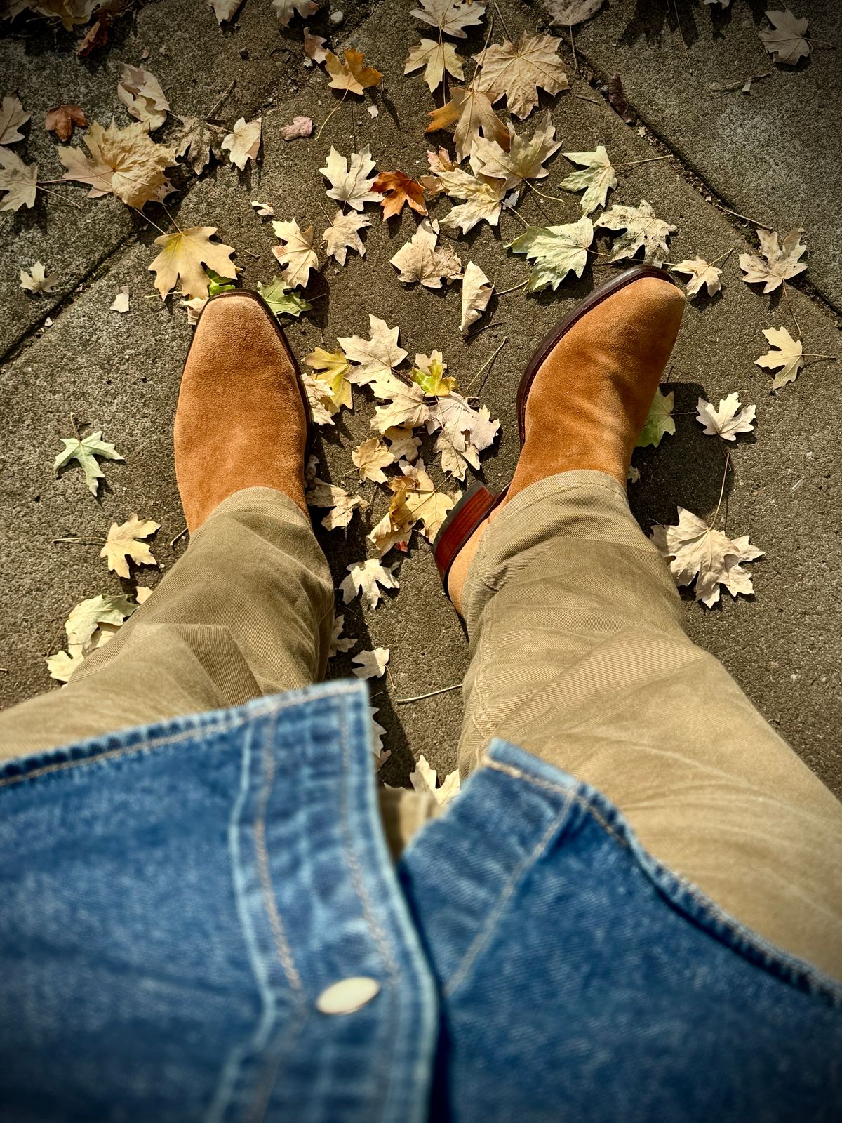Photo by switch on November 8, 2024 of the Tecovas The Warren in Deerskin Roughout.