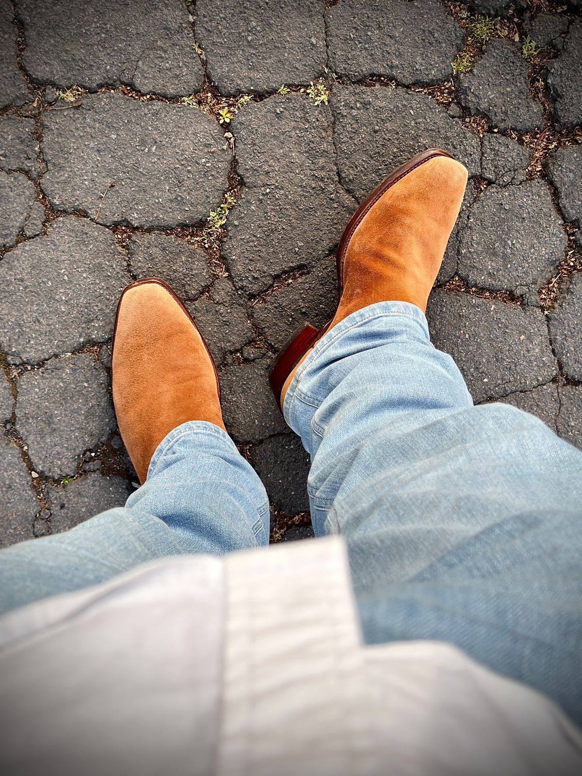 Photo by switch on May 7, 2025 of the Tecovas The Warren in Deerskin Roughout.
