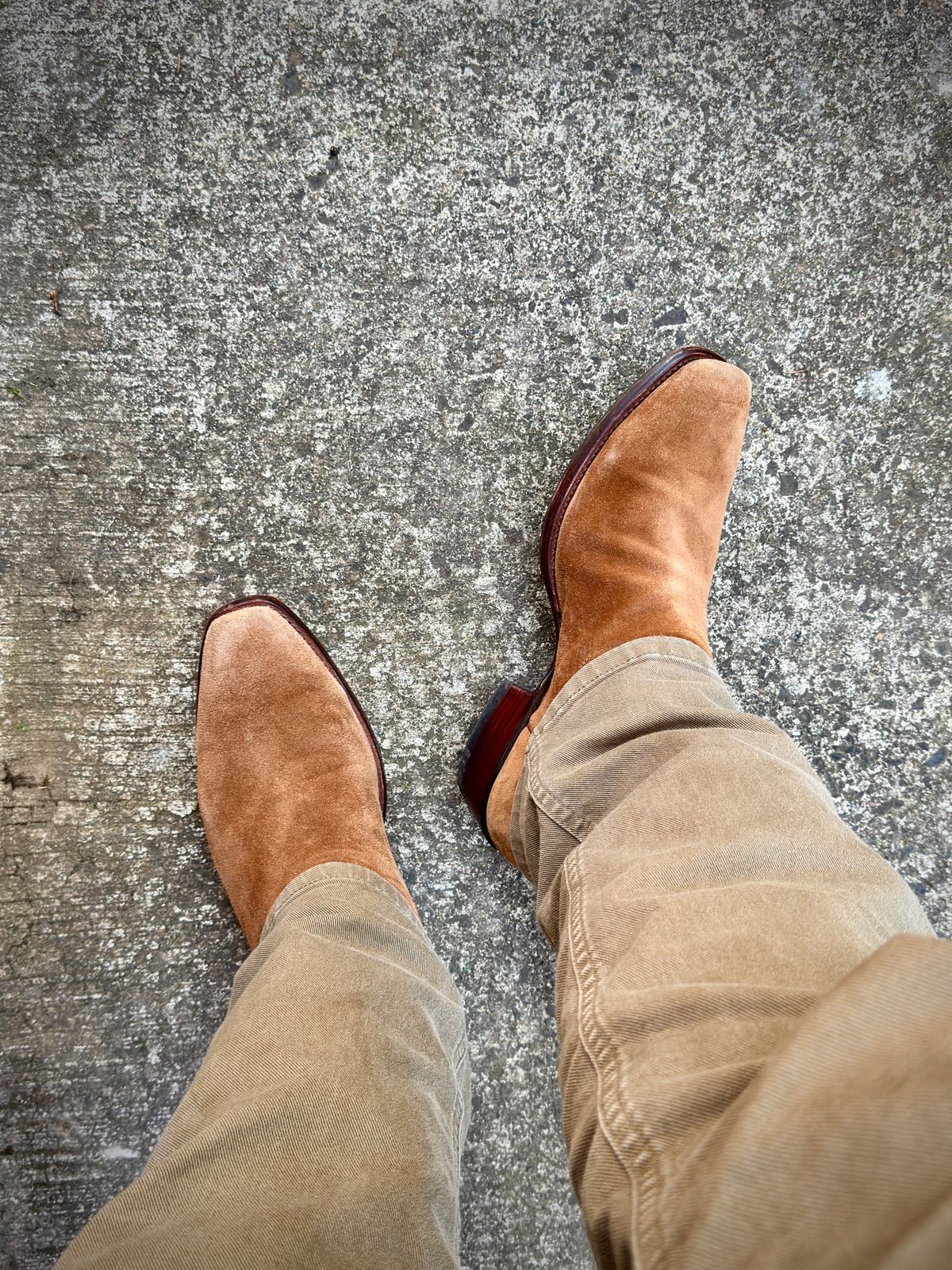 Photo by switch on June 2, 2025 of the Tecovas The Warren in Deerskin Roughout.