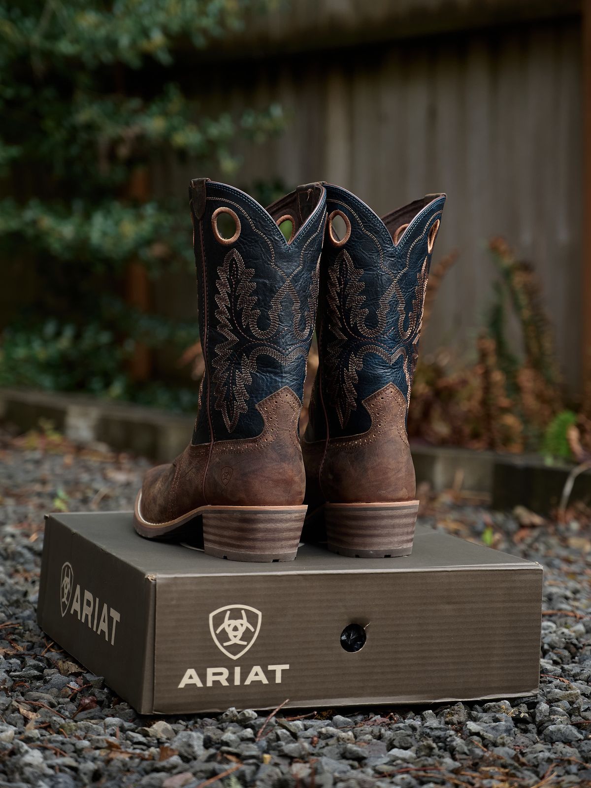 Photo by switch on April 25, 2024 of the Ariat Hybrid Roughstock in Fiery Brown Crunch.