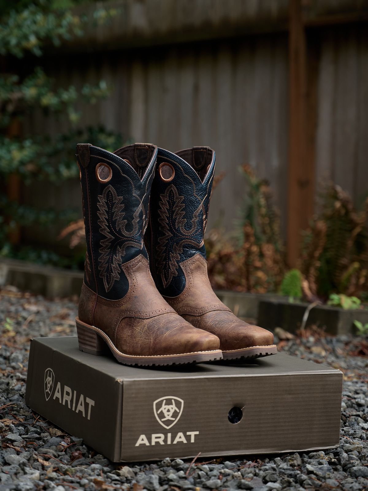 Photo by switch on April 27, 2024 of the Ariat Hybrid Roughstock in Fiery Brown Crunch.