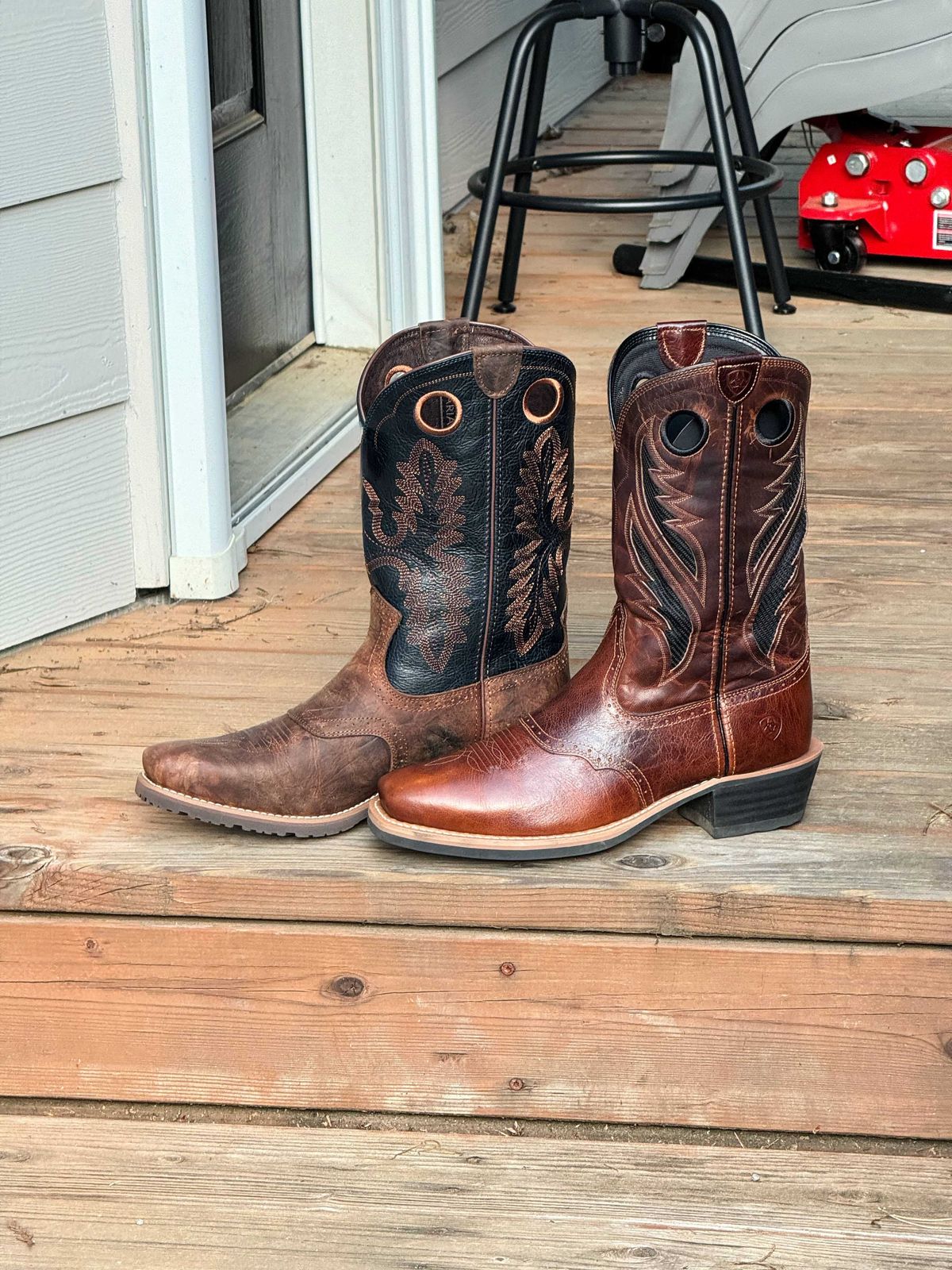 Photo by switch on April 27, 2024 of the Ariat Hybrid Roughstock in Fiery Brown Crunch.