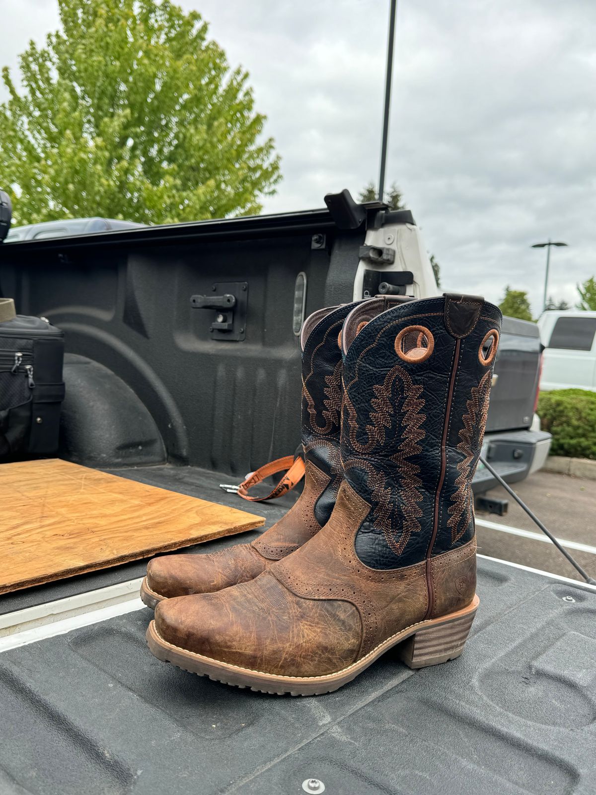 Photo by switch on May 23, 2024 of the Ariat Hybrid Roughstock in Fiery Brown Crunch.