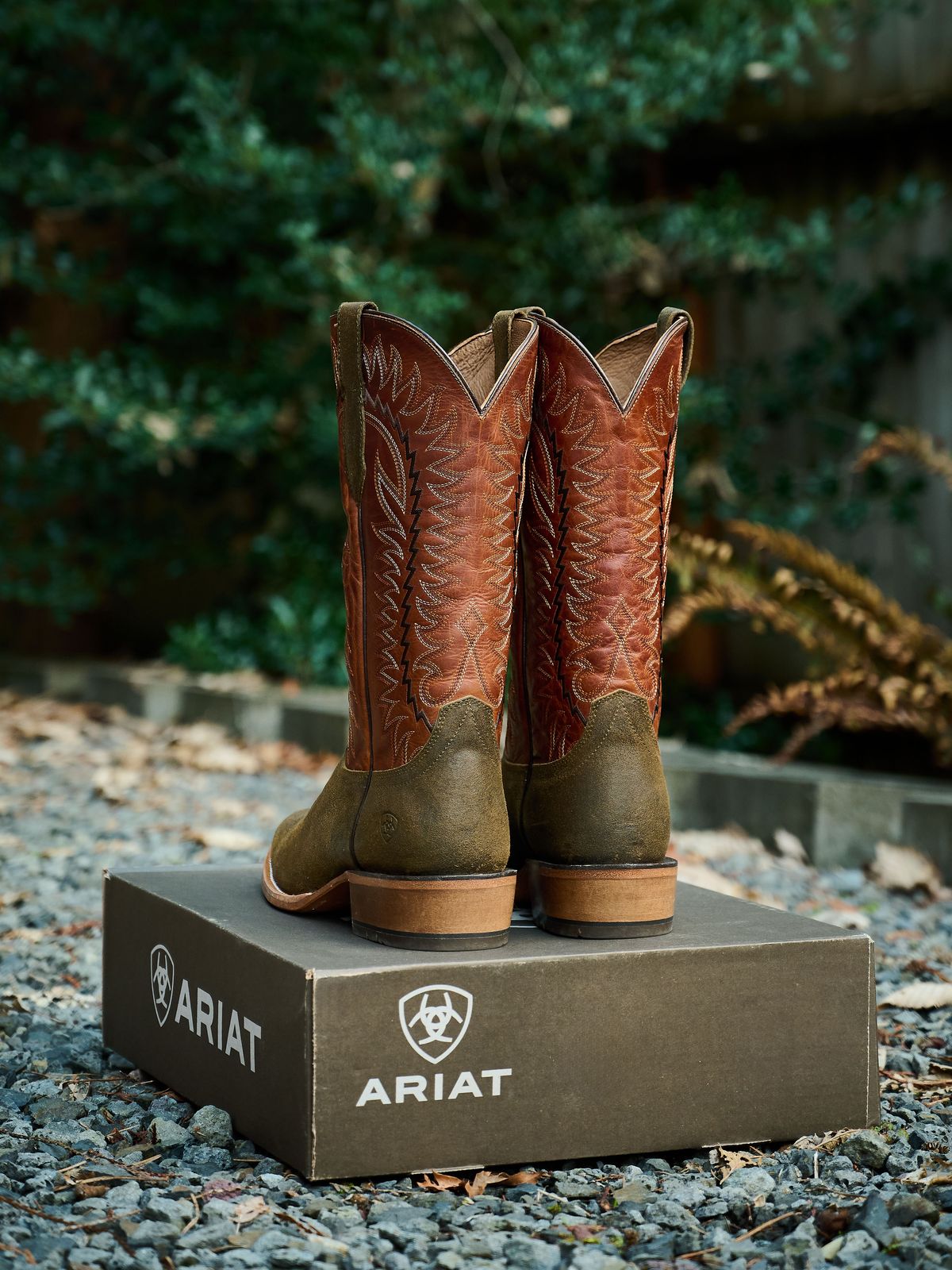 Photo by switch on March 9, 2024 of the Ariat Futurity Time in Olive Roughout/Copper Crunch.