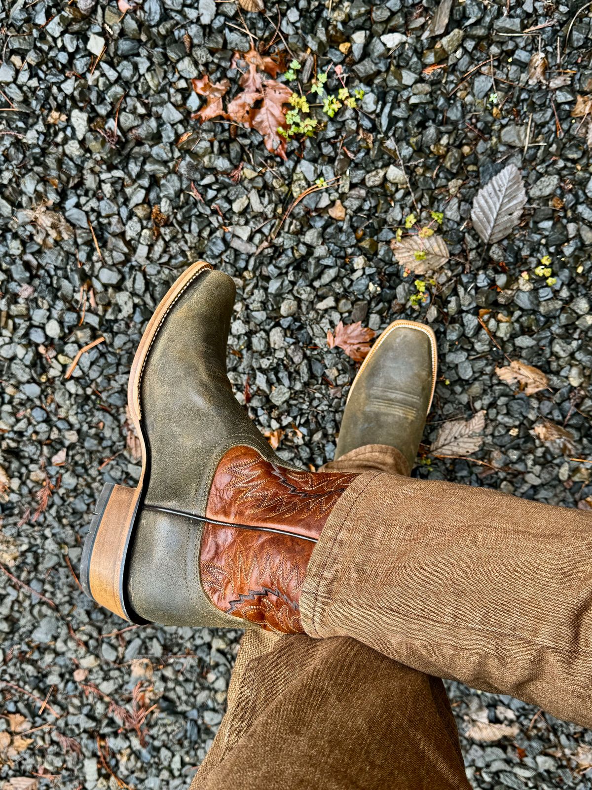 Photo by switch on March 9, 2024 of the Ariat Futurity Time in Olive Roughout/Copper Crunch.