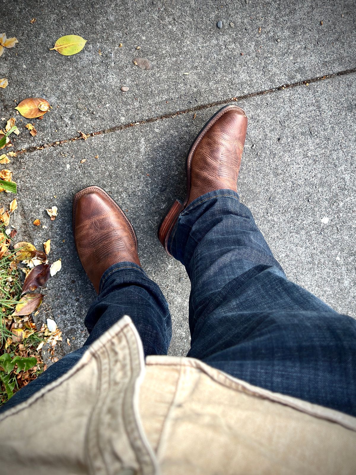 Photo by switch on May 7, 2025 of the Tecovas The Parker in Briar Bullhide.