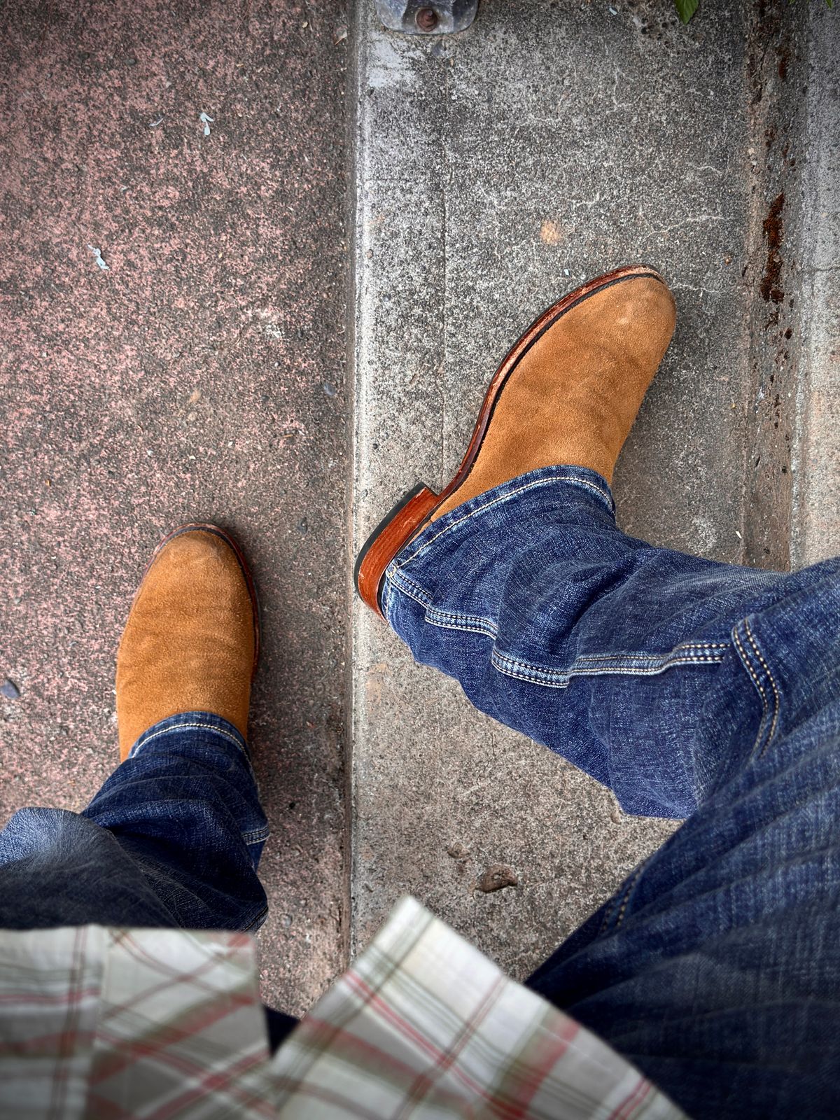 Photo by switch on June 1, 2025 of the Ariat Bench Made Clanton in Oiled Tan Roughout.