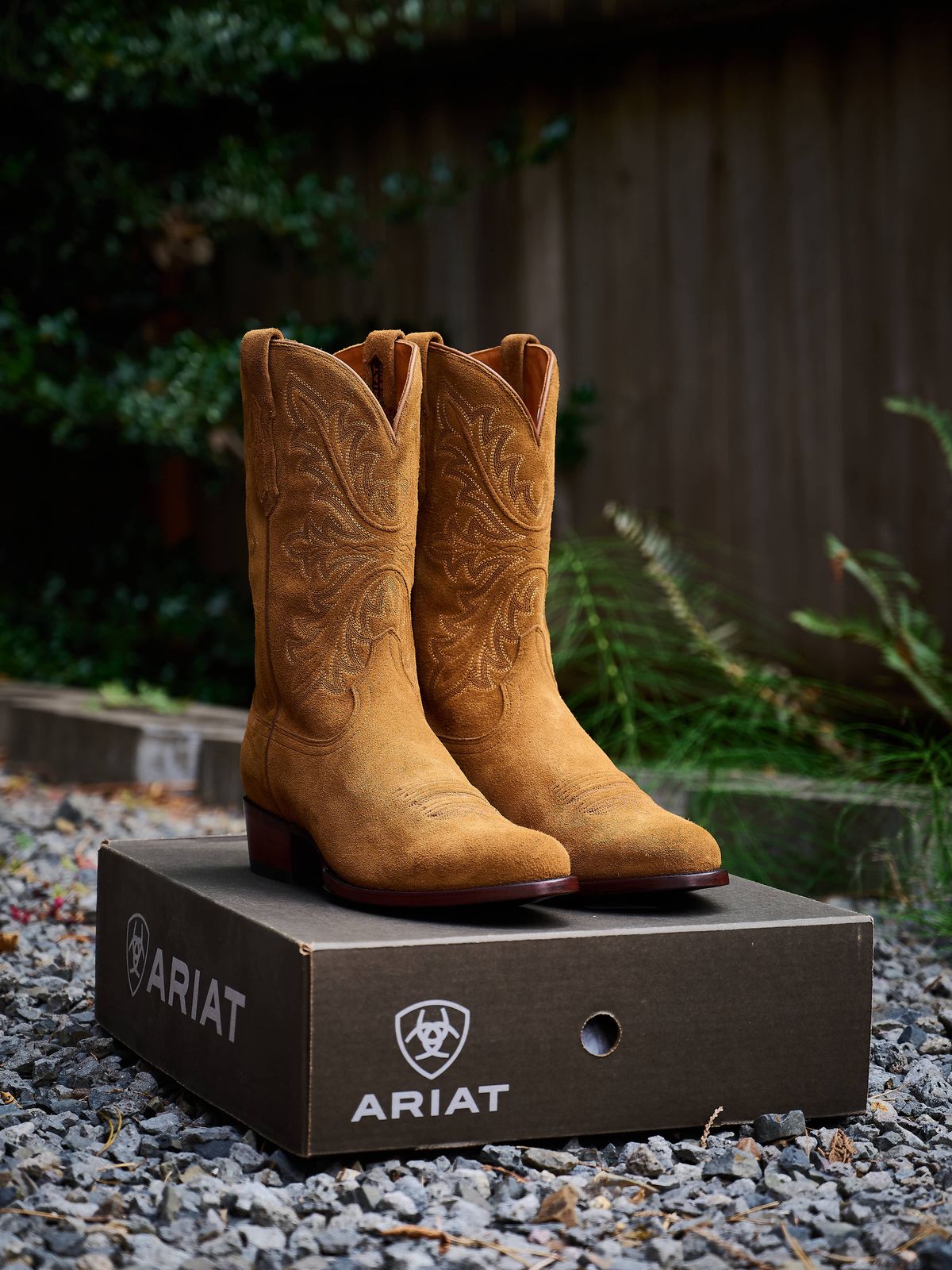 Photo by switch on August 20, 2024 of the Ariat Bench Made James in Oiled Tan Roughout.